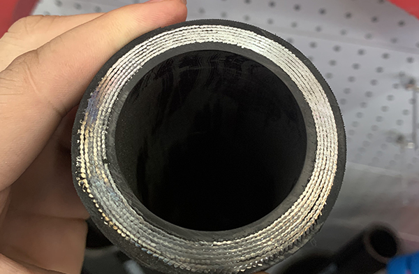 鋼絲橡膠管.jpg 鋼絲橡膠管.jpg